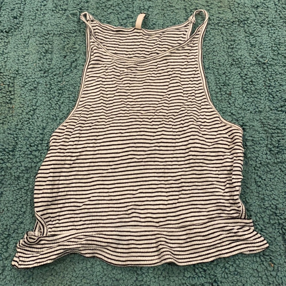 Super cute crop top!